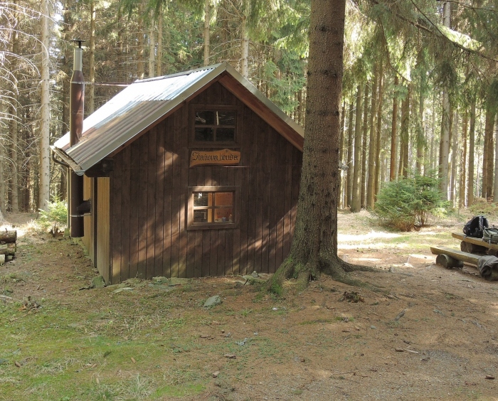 Staňova bouda v lesích nad Komorou.